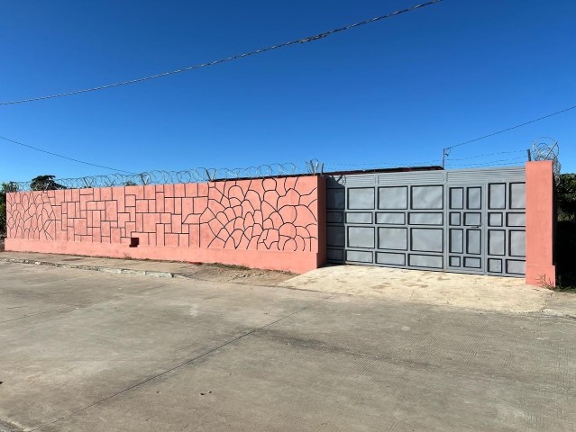 Venda Vende-se vivenda no Lubango nova Urbanização da Eiwa