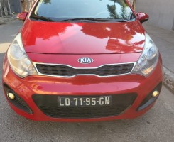 A venda KIA RIO IMPECÁVEL LIMPO