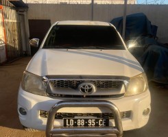 A venda Toyota Hylux a venda