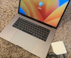 A venda MacBook Pro touch body