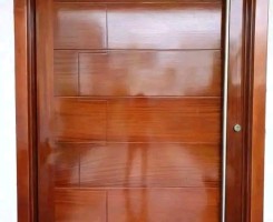 A venda Portas de madeira nacional