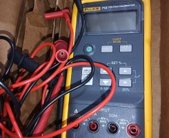 Comprar Fluke 715 Volt/mA Calibrador