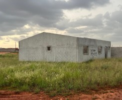 A venda Vende-se vivenda (T3) inacabado no zango-8mil bem localizada
