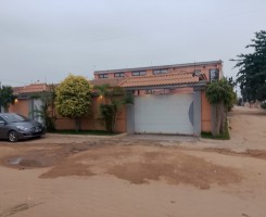 A venda Comprar Vivenda T3+1 No Zango 1