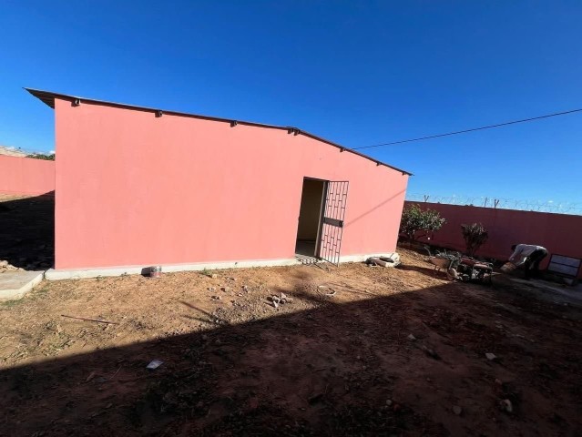 Venda Vende-se esta casa no Lubango nova urbanização da Eiwa