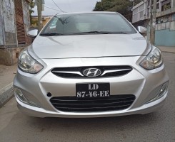 A venda HYUNDAI ACCENT LIMPO