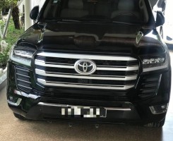 A venda Toyota Land Cruiser GXR V8