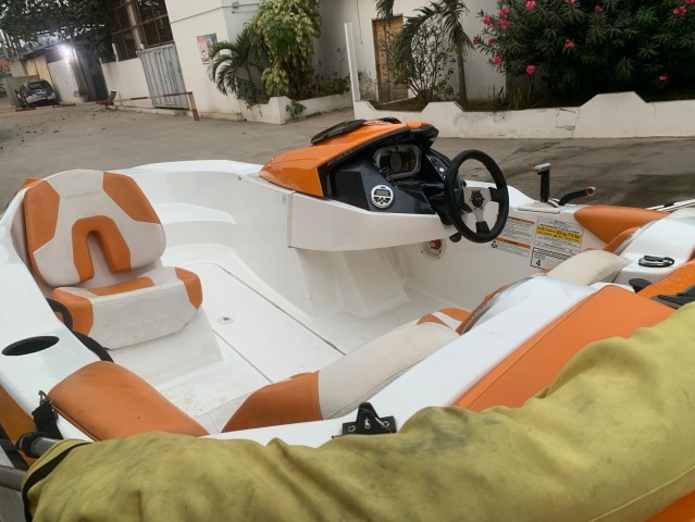 Venda LANCHA DE RECREIO SEADOO SPEEDSTER 2014