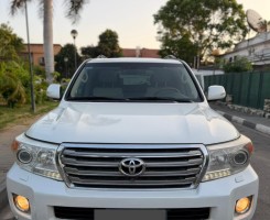 A venda TOYOTA LAND CRUISER VXR -V8-5.7