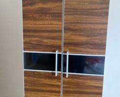 A venda Guarda-fato Madeira lisa Morderna Maciça