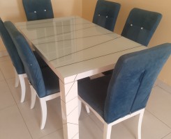 A venda Mesa de jantar com cadeiras