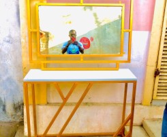 A venda Mesa Consola Premium + Espelho Decorativo Geométrico