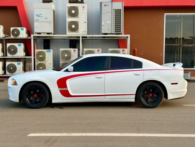 Venda Dodge charger v6 selado