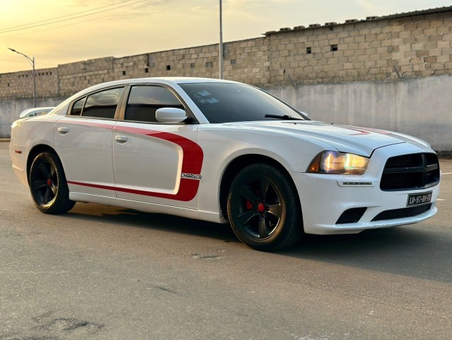 Venda Dodge charger v6 selado