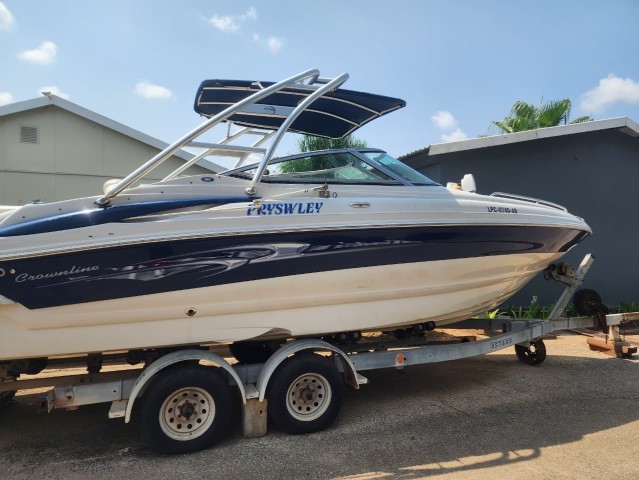 Venda Barco Crownline Elegância, Potência e Conforto sobre a Água