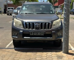A venda Toyota Prado limpo