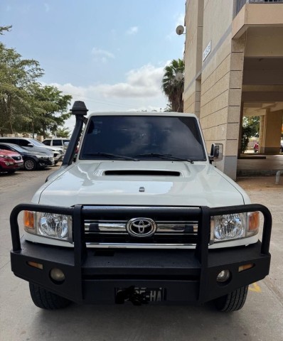 Venda TOYOTA LAND CRUISER LX V8 5 PORTAS