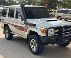 A venda Toyota Land Cruiser Hz