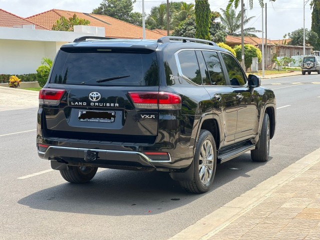 Venda TOYOTA LC300 VX.R | TWIN TURBO