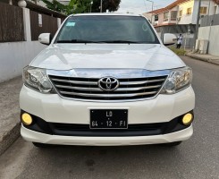 A venda TOYOTA FORTUNER