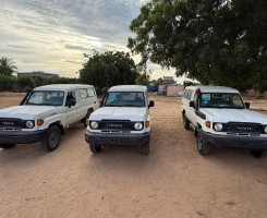 A venda TOYOTA LAND CRUISER HZ NOVOS
