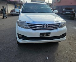 A venda TOYOTA FORTUNER (V6)