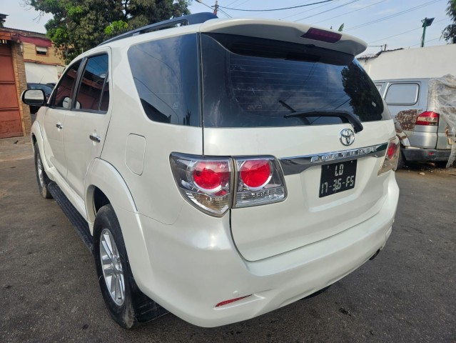 Venda TOYOTA FORTUNER (V6)