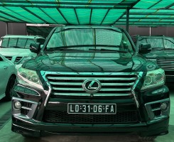 A venda Lexus 570s