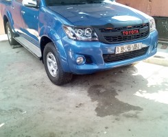 A venda TOYOTA HILUX 2KD-4 SÉRIE F