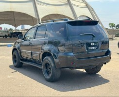 A venda Toyota fortuner 1kd Gasóleo
