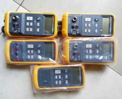 A venda Vende-se calibradores de temperatura (RTD/TC) e pressão (Com Bomba).