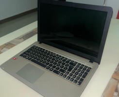 A venda Portátil ASUS disponível