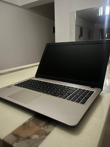 Venda Portátil ASUS disponível