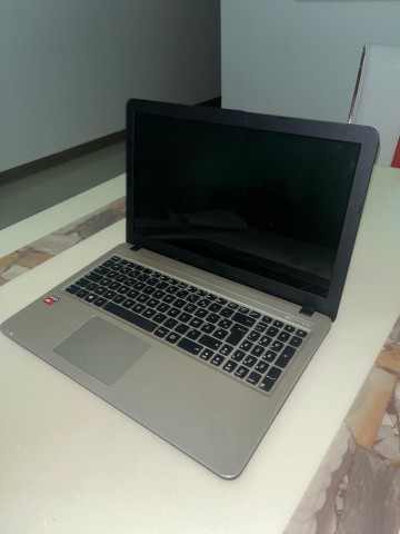 Venda Portátil ASUS disponível