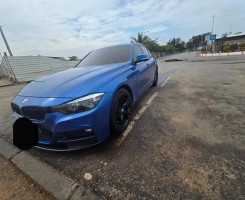 A venda BMW 330i