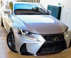 A venda LEXUS IS