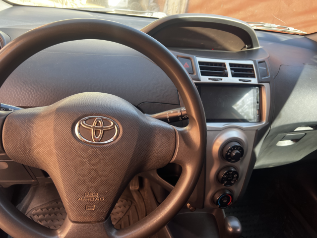 Venda TOYOTA YARIS BEM CONSERVADO