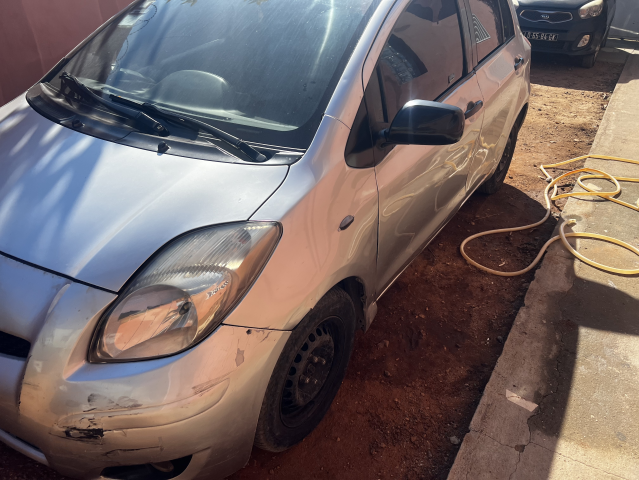 Venda TOYOTA YARIS BEM CONSERVADO