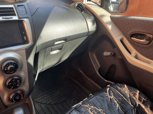 Venda TOYOTA YARIS BEM CONSERVADO
