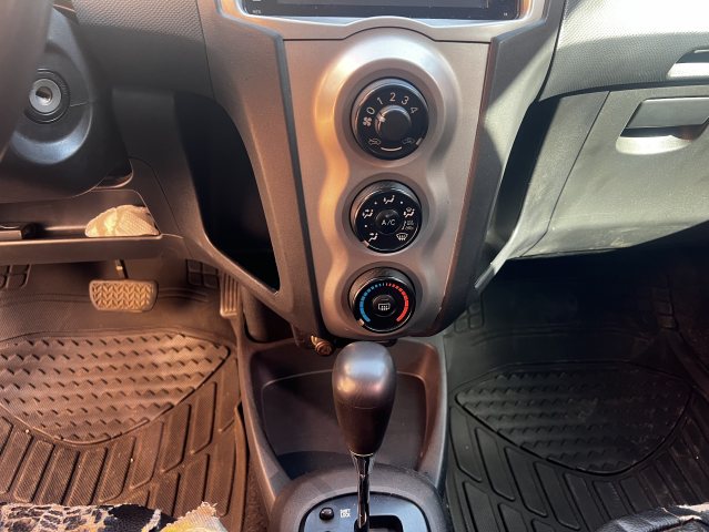 Venda TOYOTA YARIS BEM CONSERVADO