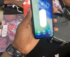 A venda Vendo IPhone 11 Pro Limpo