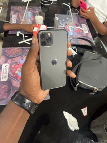 Venda Vendo IPhone 11 Pro Limpo