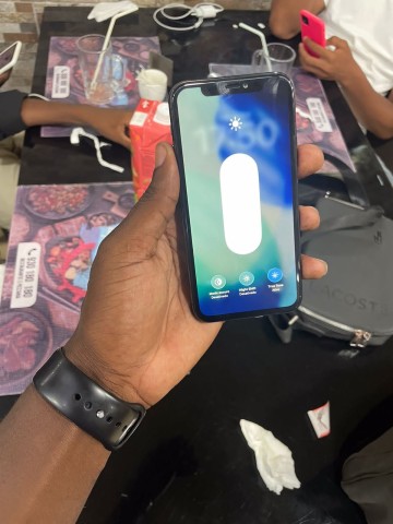 Venda Vendo IPhone 11 Pro Limpo