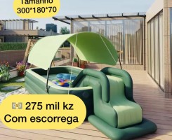 A venda Piscina inflável com escorrega + cobertura