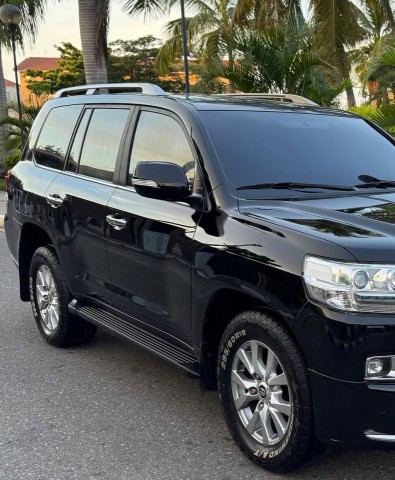 Venda TOYOTA LAND CRUISER (VX)
