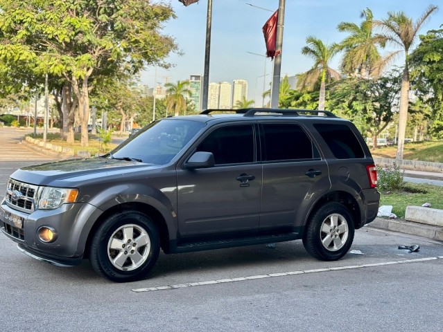 Venda Ford escape limpo