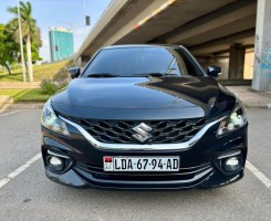 A venda Suzuki baleno impecável