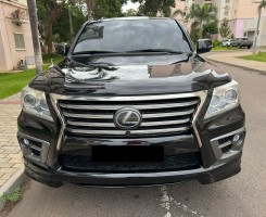 A venda LEXUS LX570S